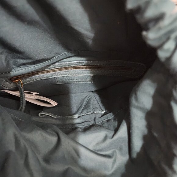 Fall SALE! Genuine Leather Crossbody - Picture 3 of 8